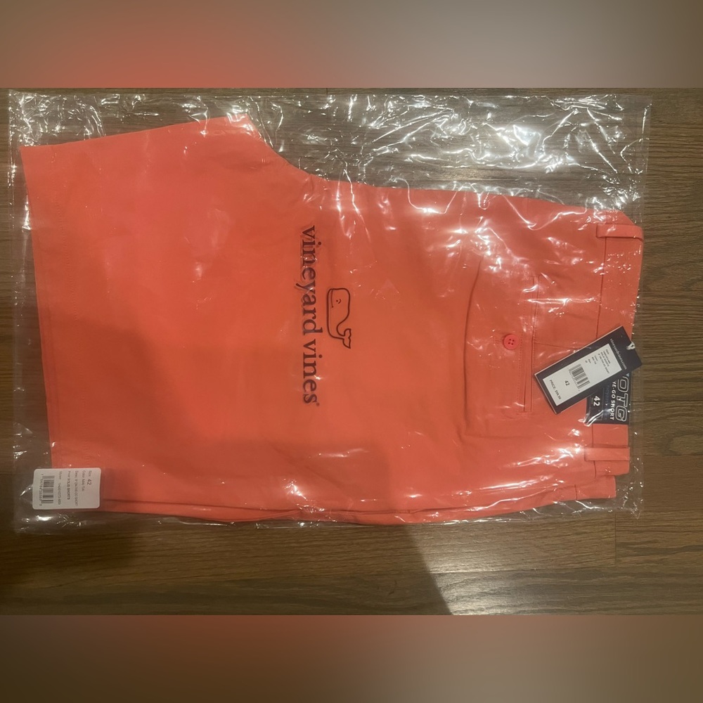 Vineyard Vines Men’s performance shorts 9”